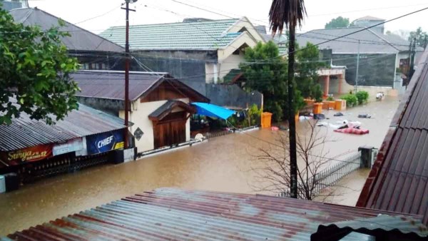Banjir merendam rumah warga di Kota Manado/ist