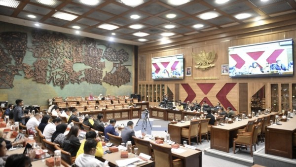 Rapat kerja Komisi X dan III bersama Menpora dan PSSI
