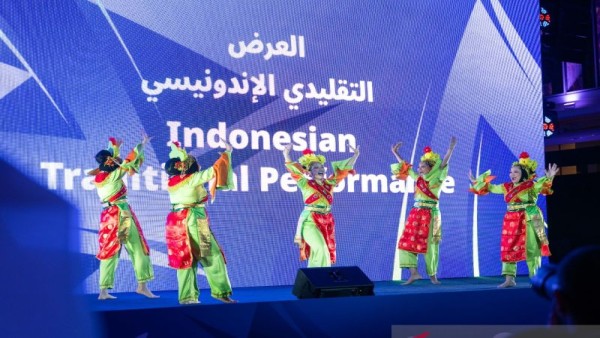 Tarian Indonesia Lenggang Nyai dari Betawi, dalam acara peluncuran maskot Piala Asia di Qatar Jumat (1/12/2023) (ANTARA/H.O KBRI Doha)