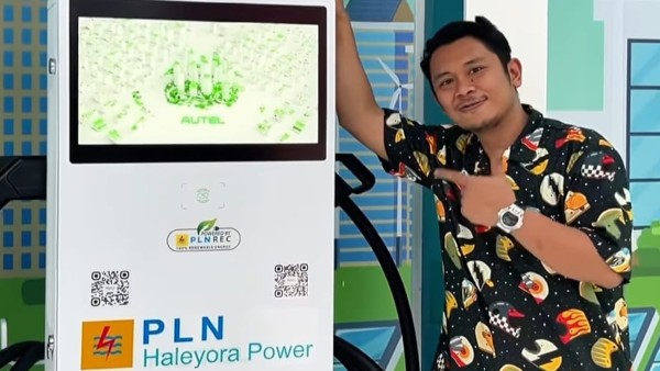 Hadir di JIEXPO Kemayoran Jakarta, PLN menunjukkan beragam keunggulan kendaraan listrik dan kesiapan fasilitas layanan charging. (foto: dok. PT. PLN)