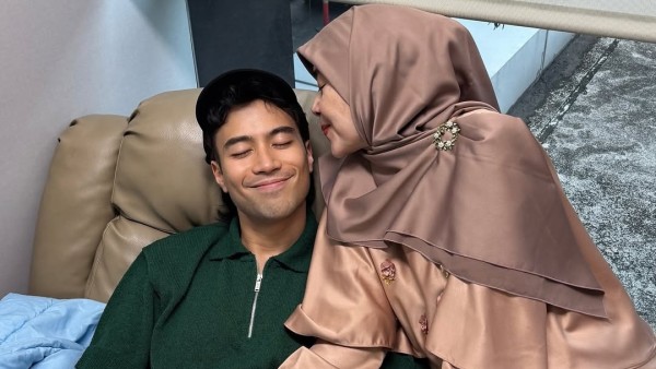 Perjuangan Vidi Aldiano melawan kanker ginjal mengingatkan kita untuk lebih peduli dan mengenali faktor risiko yang dapat menyebabkan penyakit ini.