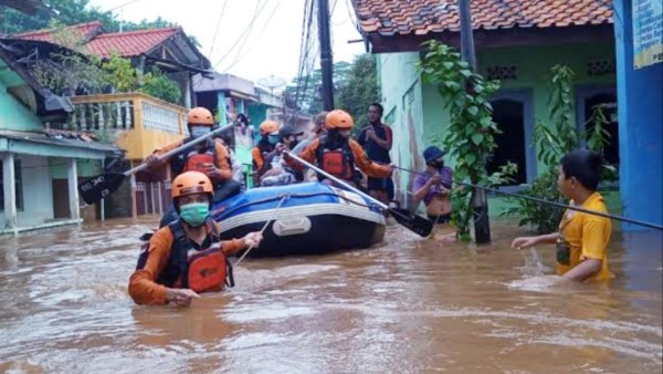 Dalam upaya mengurangi dampak hujan, BMKG tengah melakukan modifikasi cuaca, meski Dwikorita menegaskan bahwa operasi ini tidak dapat sepenuhnya menghentikan hujan.