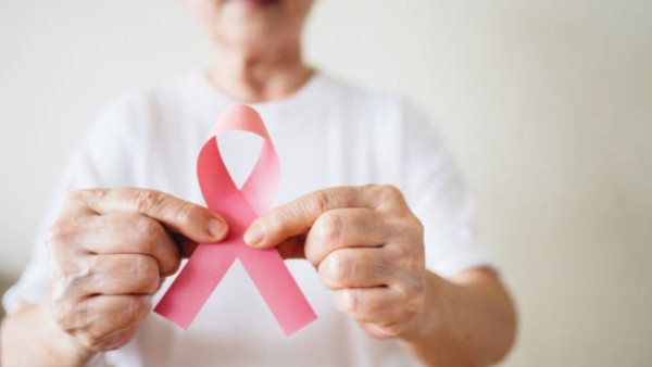 Para ilmuwan sekarang menemukan bahwa proses penuaan yang disertai dengan gangguan sistem kekebalan tubuh bisa bikin sel kanker berkembang makin ganas, terutama pada wanita yang sudah menopause.