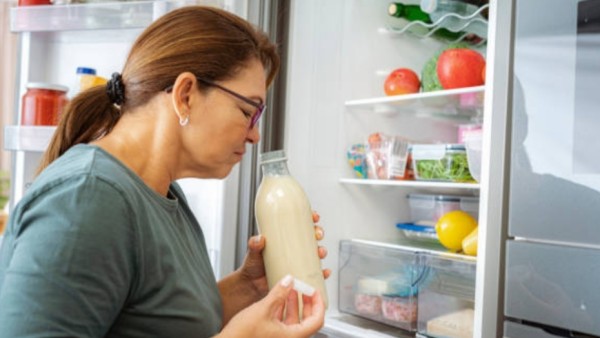 Faktanya, tanggal seperti Best By, Use By, atau Sell By itu bukan penanda kapan makanan jadi berbahaya buat dikonsumsi.