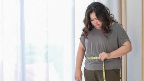 Sebuah penelitian terbaru menunjukkan bahwa berat badan berlebih bisa meningkatkan risiko kanker payudara, terutama pada wanita menopause yang juga punya penyakit jantung.