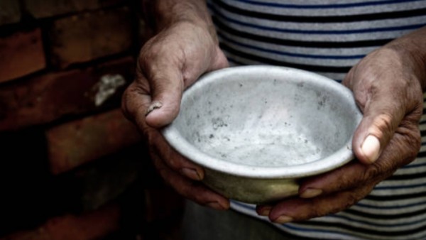 Saat asupan makanan berkurang drastis, tubuh akan mulai memakan cadangannya sendiri. Awalnya energi menurun, lalu lemak terkuras, dan pada akhirnya otot ikut tergerus. Jika dibiarkan, organ vital pun mulai gagal berfungsi.