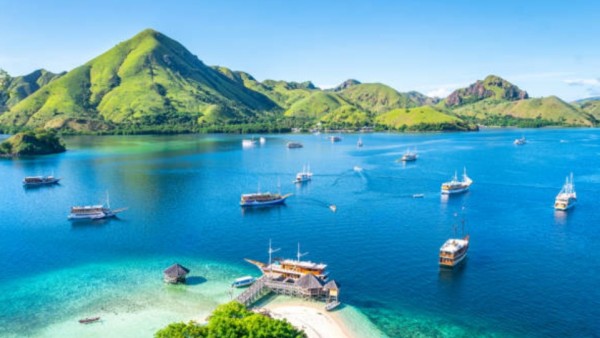 Mulai dari destinasi romantis di Bali, Sumba, dan Labuan Bajo, wisata selam kelas dunia di Raja Ampat serta Wakatobi, hingga lapangan golf internasional di Batam, Bintan, Bali, dan Jakarta, semuanya ditawarkan dalam paket wisata eksklusif.