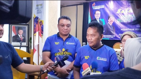 Ketua Umum BLiSPI Subagja dan Teddy Rahmanto Arifin selaku Sales and Marketing Manager Bird Feed PT Gold Coin Indonesia/Foto: Istimewa