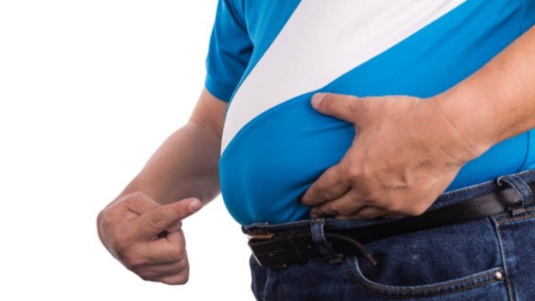 Lemak visceral, yaitu lemak tersembunyi yang melingkupi organ dalam seperti hati, usus, dan lambung, ternyata bisa mempercepat proses penuaan jantung.