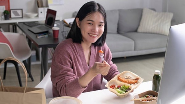 Mengonsumsi ikan, buah, sayuran, serta lemak sehat terbukti punya kaitan dengan suasana hati yang lebih positif, meski faktor lain seperti kesehatan, pendapatan, dan kondisi psikologis juga ikut berperan.
