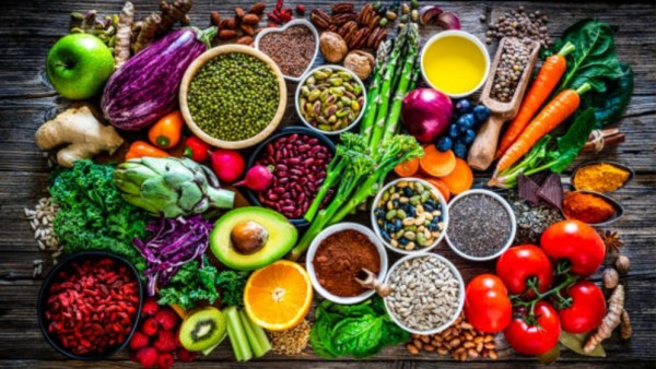 Penelitian yang dipublikasikan di jurnal ilmiah bergengsi Nature Metabolism ini menjelaskan bahwa jenis serat bernama inulin dapat mengubah komposisi bakteri baik di usus, sehingga membantu tubuh mengolah fruktosa sebelum mencapai hati. Dengan cara ini, serat tersebut mencegah terjadinya penyakit hati berlemak dan meningkatkan daya tahan tubuh terhadap insulin.
