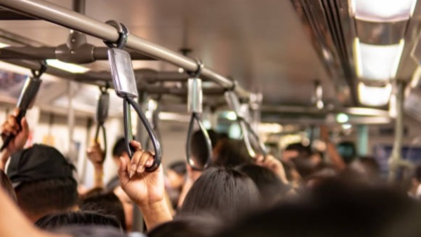 Para ahli menegaskan, solusi untuk masalah ini bukan hanya tidur lebih lama, tetapi juga merancang ulang gaya hidup dan tata kota. Dengan transportasi yang lebih efisien, perumahan yang layak, serta ruang pribadi yang lebih manusiawi, kualitas tidur penduduk kota bisa jauh lebih baik.