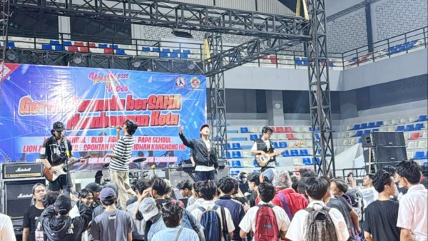 Kegiatan yang digelar Aliansi Alumni Pelajar Tangerang Raya (Alpetara) bersama Pemerintah Kota Tangerang ini menghadirkan penampilan Standupindo Tangerang, Lion & Friends, Spontan Music, dan Papa Gembul, serta dipandu oleh MC Ridwan Kang Nong.