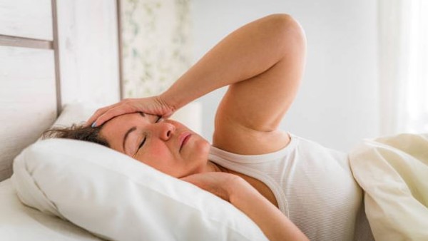 Stres yang berkepanjangan dapat menyebabkan ketegangan otot, gangguan tidur, dan penurunan imunitas jika tidak dikelola dengan baik.