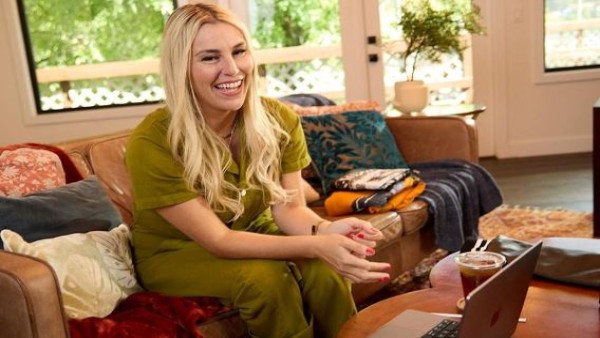 Heather Quintana bersama tim medis di City of Hope setelah menjalani sesi radioterapi—momen penuh harapan di tengah perjuangan melawan kanker.