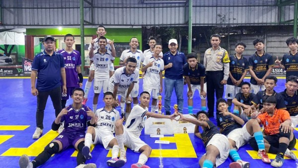 Turnamen futsal sebagai media penyaluran bakat sekaligus energi para siswa.