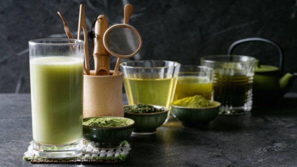 Pilihan minuman pagi seperti air putih, teh hijau, matcha, kakao, yerba mate, dan smoothie tinggi protein dapat membantu meningkatkan fokus dan menjaga energi tetap stabil sepanjang hari.