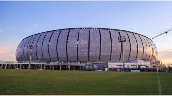 Jakarta International Stadium (JIS) meraih penghargaan internasional Bentley Year in Infrastructure (YII) Awards 2026 untuk kategori Structural Engineering berkat inovasi rekayasa atap buka-tutupnya. Penghargaan ini diumumkan di Singapura pada 7 Oktober 2026, dengan WIKA Gedung (WEGE) sebagai pihak yang menggarap proyek tersebut.